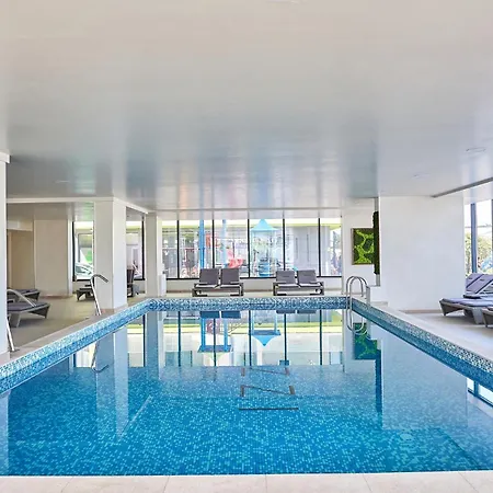 Bloom Pool & Mamaia Nord Appartement