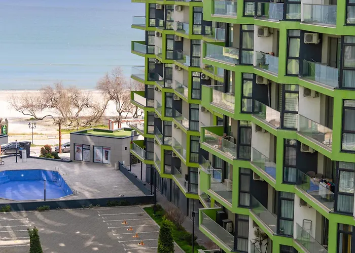 Bloom Pool & Mamaia Nord *