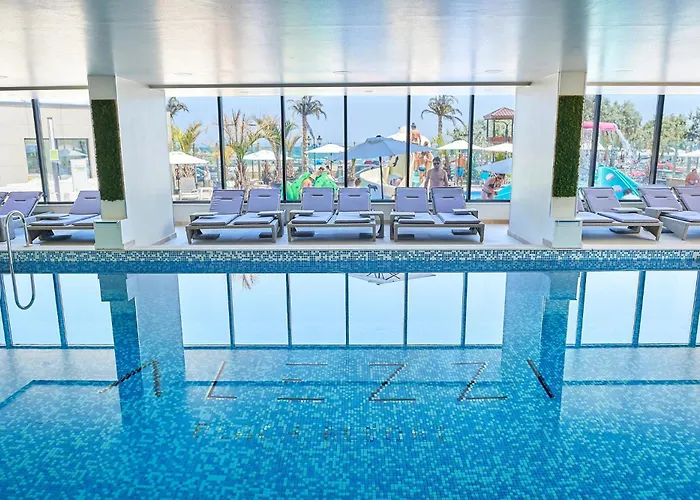 Bloom Pool & Mamaia Nord Appartement