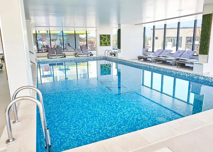 Bloom Pool & Mamaia Nord *