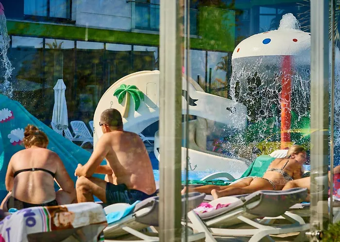 Bloom Pool & Mamaia Nord Appartement *