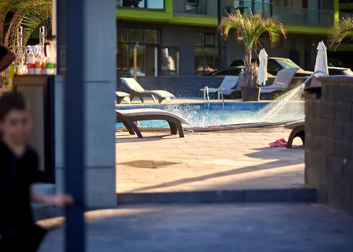 Bloom Pool & Mamaia Nord Appartement Năvodari