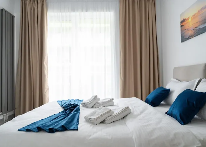 Bloom Pool & Mamaia Nord