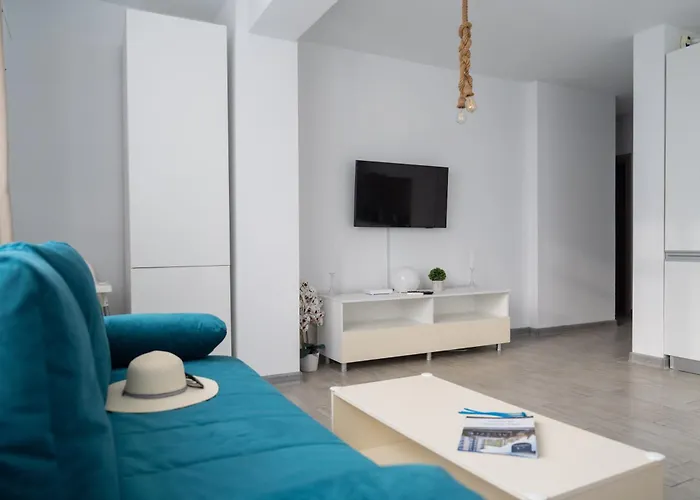 Bloom Pool & Mamaia Nord Appartement