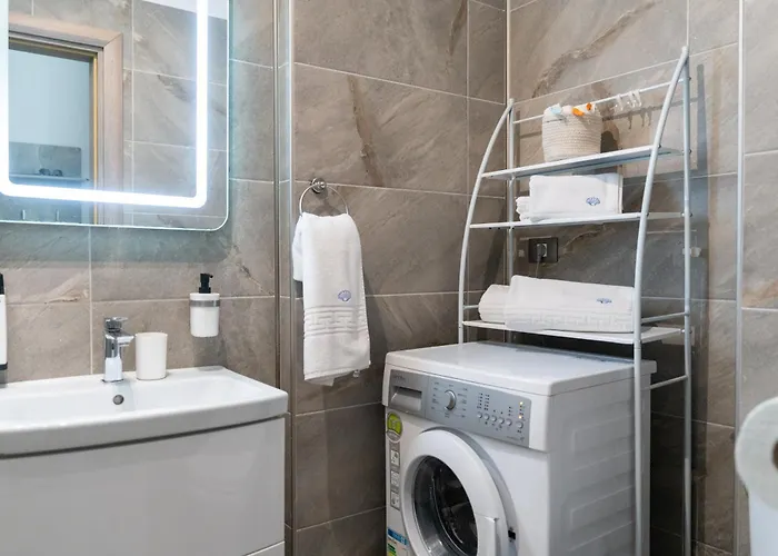 Bloom Pool & Mamaia Nord