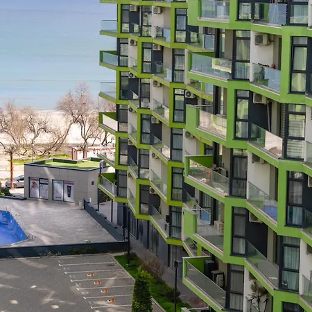 Bloom Pool & Mamaia Nord *