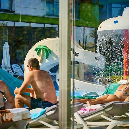 Bloom Pool & Mamaia Nord Apartament *