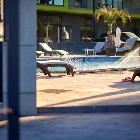 Bloom Pool & Mamaia Nord Apartment Navodari