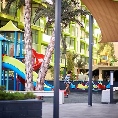 Bloom Pool & Mamaia Nord