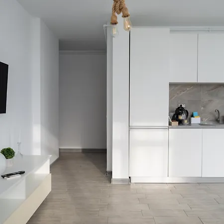 Bloom Pool & Mamaia Nord Apartament *