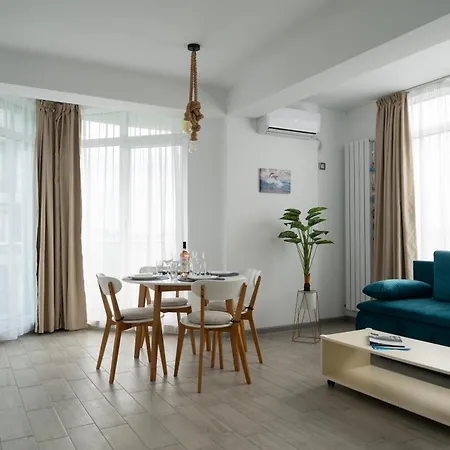 Bloom Pool & Mamaia Nord Apartment Navodari