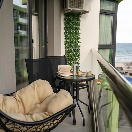 Bloom Pool & Mamaia Nord Apartment