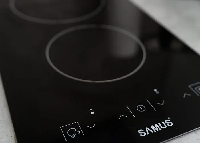 Bloom Pool & Mamaia Nord Apartman *