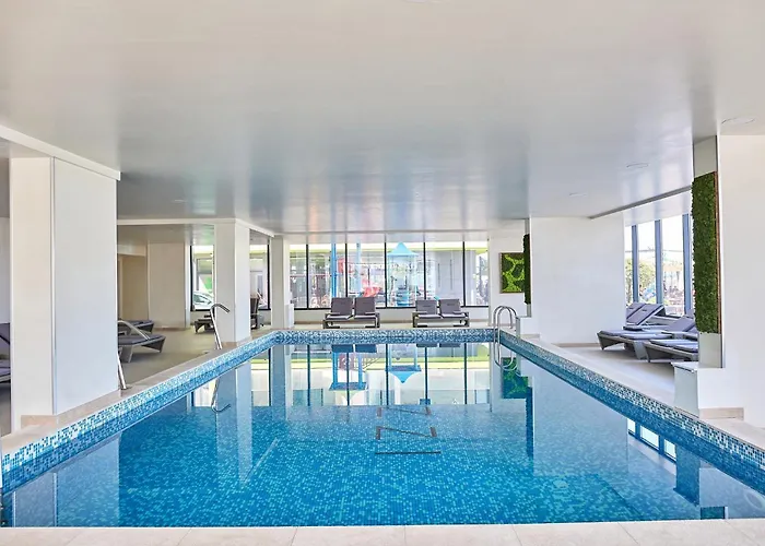 Bloom Pool & Mamaia Nord Apartman