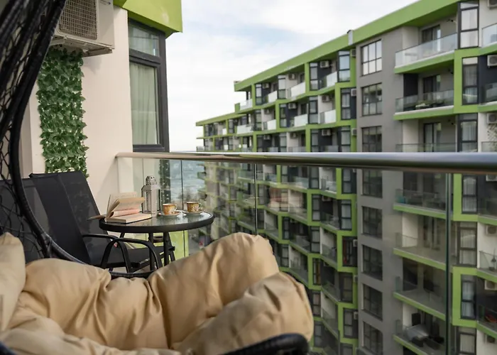 Bloom Pool & Mamaia Nord Apartman