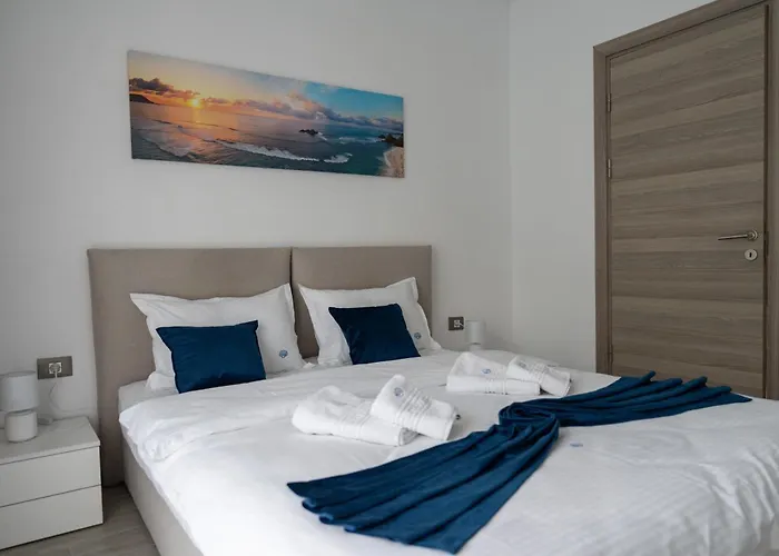 Bloom Pool & Mamaia Nord Apartman *