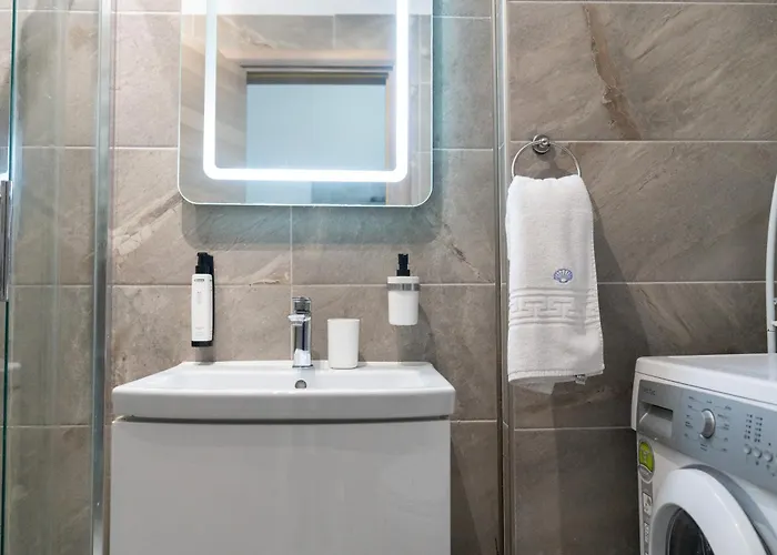 Bloom Pool & Mamaia Nord Năvodari